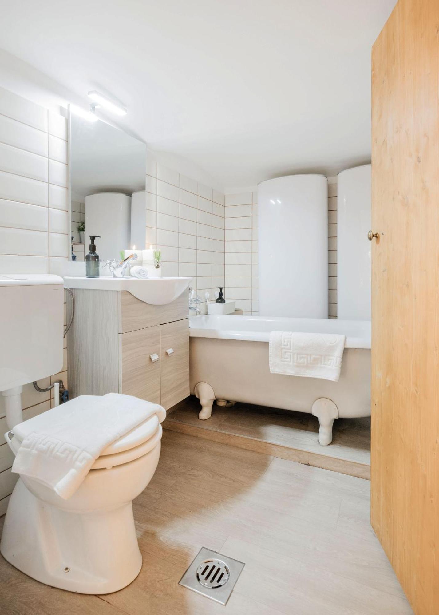 Wellness Wonderland: Garden, Sauna, Jacuzzi In Cbd Budapest Bagian luar foto