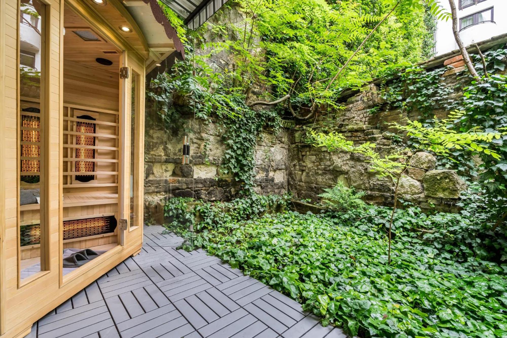 Wellness Wonderland: Garden, Sauna, Jacuzzi In Cbd Budapest Bagian luar foto