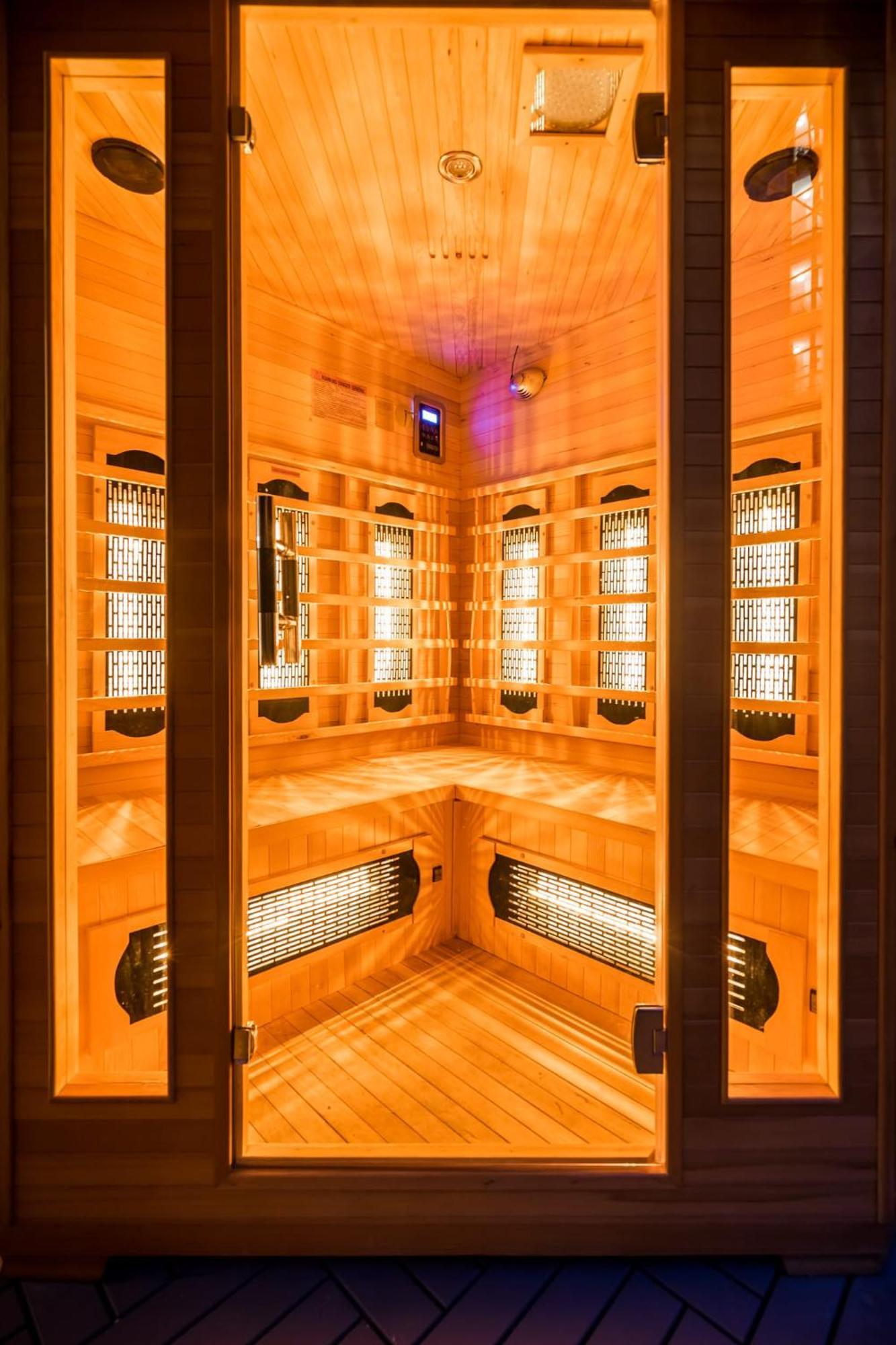 Wellness Wonderland: Garden, Sauna, Jacuzzi In Cbd Budapest Bagian luar foto