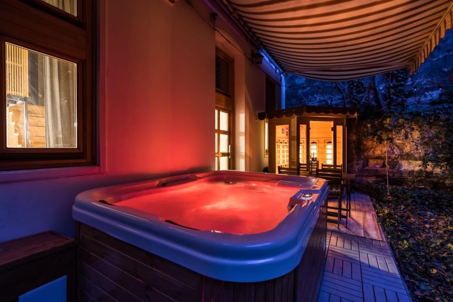Wellness Wonderland: Garden, Sauna, Jacuzzi In Cbd Budapest Bagian luar foto