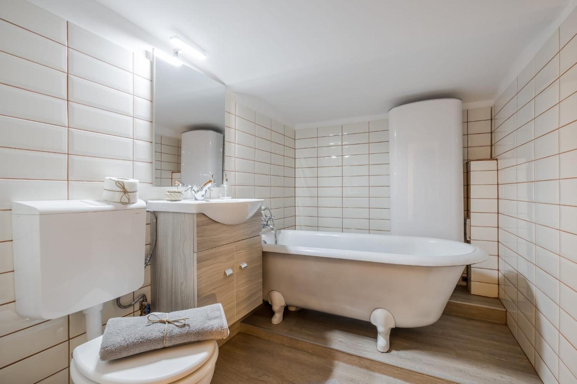 Wellness Wonderland: Garden, Sauna, Jacuzzi In Cbd Budapest Bagian luar foto