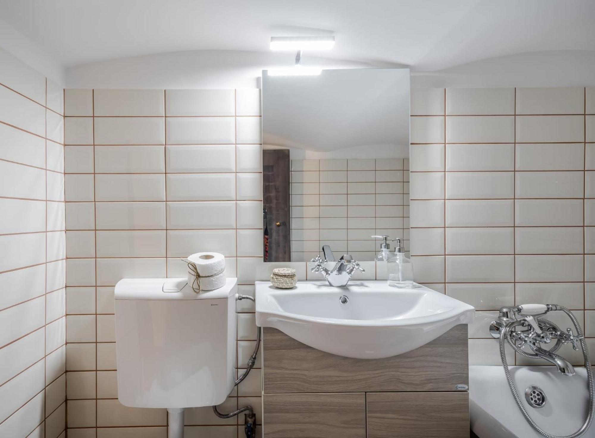 Wellness Wonderland: Garden, Sauna, Jacuzzi In Cbd Budapest Bagian luar foto